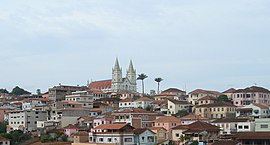 Vista parcial de Brazópolis. Ao fundo, a Igreja Matriz de São Caetano.