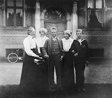 カール・ニールセンと彼の4人の家族の写真。