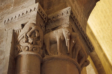 Chapiteaux de l'église Saint-Pierre d'Aulnay.