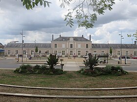 Vue de la façade du bâtiment voyageurs côté cour.