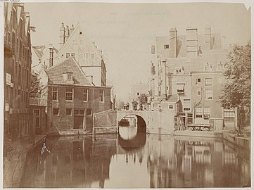 The Grimnessesluis, seen towards the Rokin. Photo: Amsterdam City Archives; around 1860.