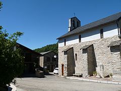 L'église et la mairie.