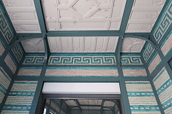 Plafond du bâtiment voyageurs.