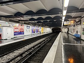 Les quais de la station, vus en direction de Boulogne - Pont de Saint-Cloud.