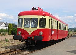 Autorail X 2426 en gare de Pont-Audemer le 20 juin 2004