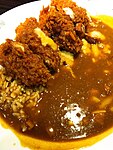 カレーのトッピング具材としてのカキフライとチーズと組み合わせ例