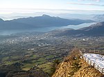 Aix-les-Bains och sjöns norra halva.