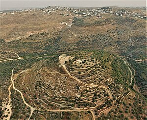 תצלום הגבעה עליה ממוקם המבצר