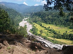 ঝাপায় সুন্দর পাহাড় এবং নদীর দৃশ্য