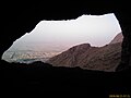 نمایی از داخل غار کوچک به شهر کرمانشاه