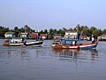 Barcos pesqueros el río.