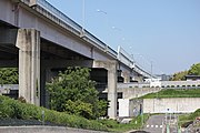 インター付近。伊勢湾岸自動車道と知多半島道路が直角交差する。