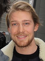 Joe Alwyn und Margaret Qualley sind in den beiden Hauptrollen als Daniel und Trish zu sehen