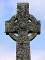 Croix celtique dans le cimetière de l'église