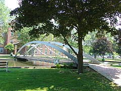 Upper Pacific Mills Bridge réinstallé dans le campus de Merrimack College