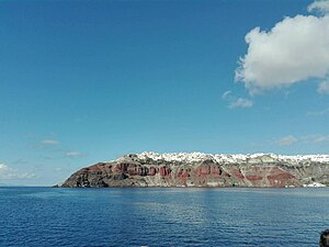 Άποψη της Οίας από τη θάλασσα.