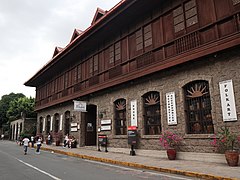 El Amanecer Compound, Intramuros