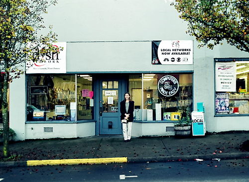 Ellsworth, in front of one of her stores, Computers Made Easy in 2000[9]