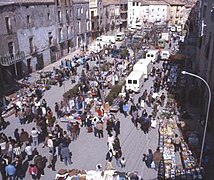 Torà - Plaça del Vall (main square) - Holy Friday market (1983)