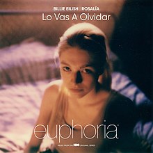 Cover art for "Lo Vas a Olvidar": Jules, a young girl and a character from the American TV show Euphoria, sitting on a bed.