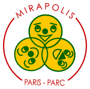 Un logo du parc, représentant trois visages souriants entrelacés.