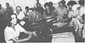 ישיבת ועדת בירור לטביעת מצדה פתוחה לקהל. גב' מלכה שטייר, אשת קצין האלחוט, מוסרת את רשמיה, אפריל 1981.