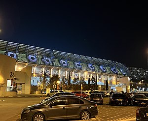 תאורת LED ביציע המזרחי באצטדיון טדי ב-2022
