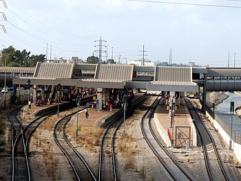 רציפי תחנת תל אביב מרכז והמסילות העוברות דרכה