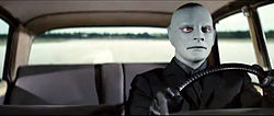 Fantomas (Jean Marais) repülése a szárnyas Citroën DS-sel