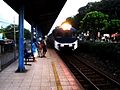 Kereta api komuter saat tiba di Halte Jemursari