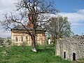 Ruinele feredeului şi biserica