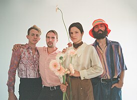 Big Thief (слева направо): Бак Мик, Макс Олеарчик, Адрианна Ленкер и Джеймс Кривченя