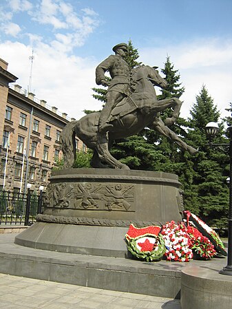 Памятник маршалу Г. К. Жукову в Екатеринбурге (1995 год)