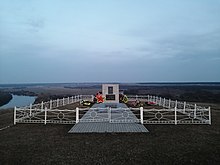 Памятник Герою на вершине Лысой горы у села Селявное-Второе Лискинского района Воронежской области.