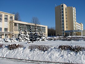 Главный корпус ВГТУ (слева), новый корпус (справа)