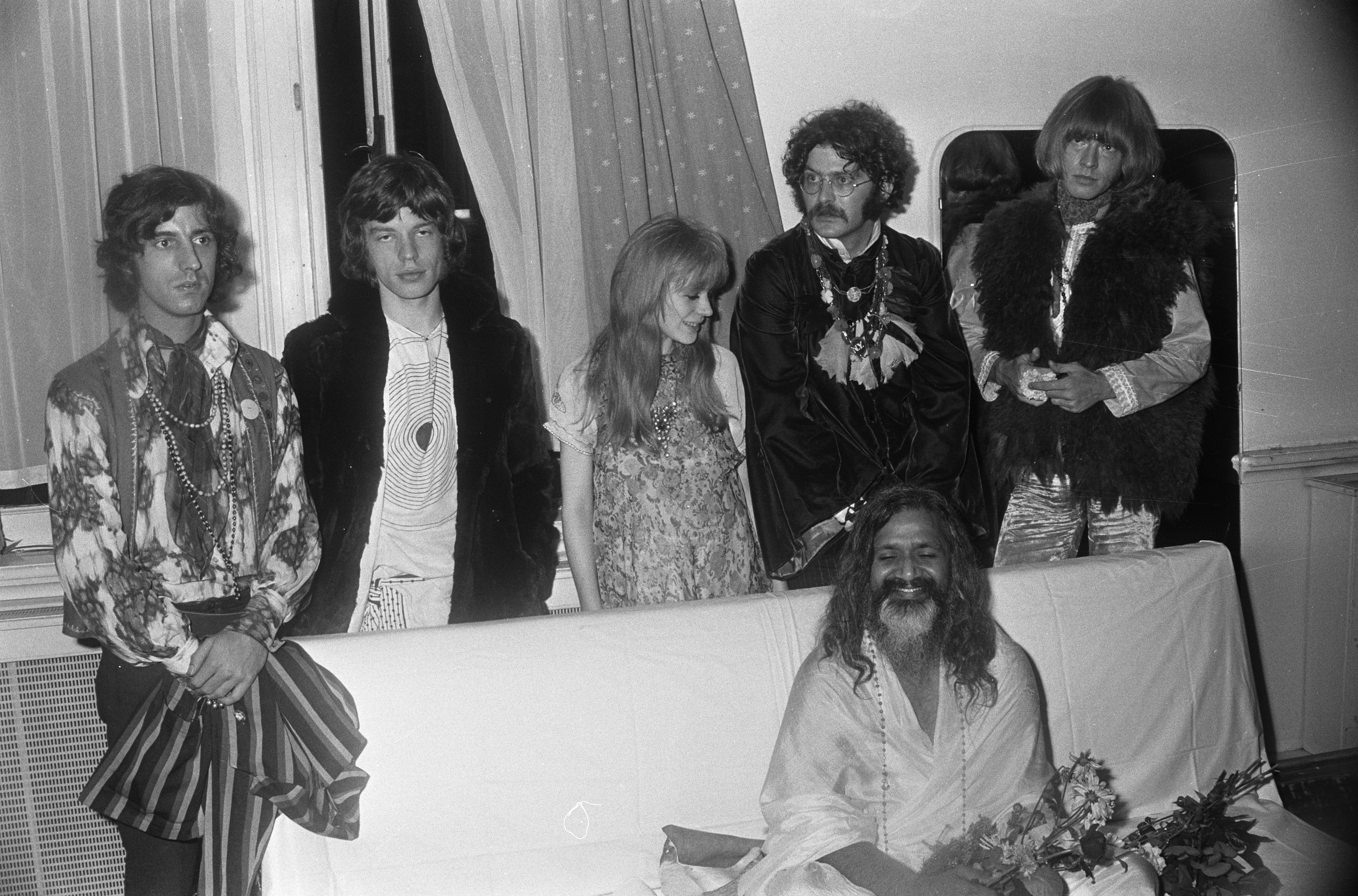 Cooper with Mick Jagger, Marianne Faithfull, Al Vandenberg, Brian Jones and Maharishi Mahesh Yogi (1967)