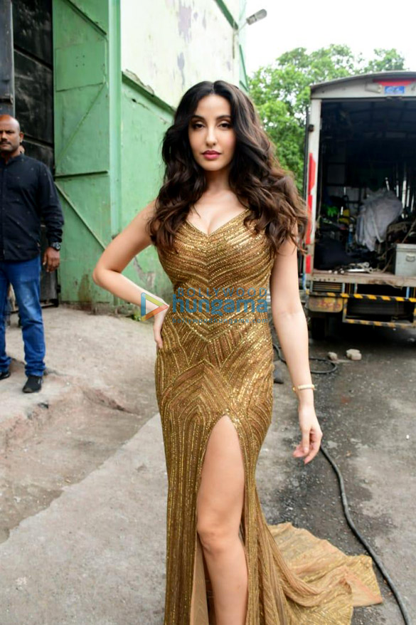 Nora-Fatehi-snapped-on-sets-of-Jhalak-Dikhhla-Jaa-10-shoot-3