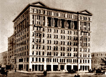 A Silver Center a Washington Square-en (1900 körül), mely 1892-től az egyetem főépületeként szolgált, jelenleg az egyetemhez tartozó College of Arts and Science otthona