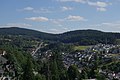 Kleiner Feldberg (links) aus Richtung Nordnordwest, von Burg Reifenberg gesehen; rechts der Weilsberg