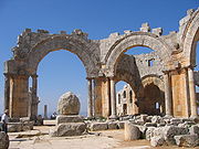 Archi nelle rovine della chiesa di San Simeone in Siria