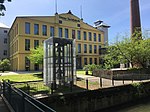 Pfarrkirche Auwiesen in der ehemaligen Baumwollspinnerei Rädler mit Geläut im Vordergrund