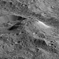 Dawn'ın LAMO aletiyle çekilmiş Ceres'deki Ahuna Mons