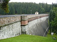 Die Staumauer der Talsperre Einsiedel