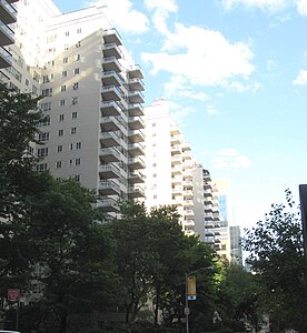 Manhattan House by Skidmore, Owings & Merrill (1950–51)