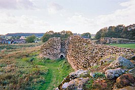 De ruïnes van de verdedigingsmuren van Bolingbroke Castle.