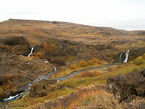 Sicht über das obere Tal (links der nördliche Fall Gjárfoss)