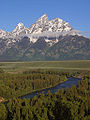 Grand Teton Ulusal Parkı'nda Snake Nehri ve arkada Grand Teton zirveleri