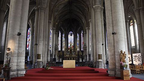 Het kerkschip en het koor