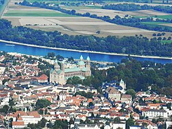 Speyerer Dom aus der Luft, von Westen aus gesehen.