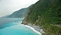 Stellenweise reicht das Zentralgebirge bis unmittelbar ans Meer, wie beim Qingshui-Kliff in Nord-Hualien